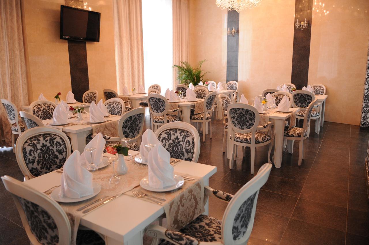 Manhattan Hotel & Restaurant Chisinau Exterior foto