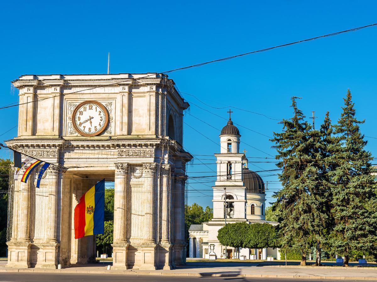 Manhattan Hotel & Restaurant Chisinau Exterior foto